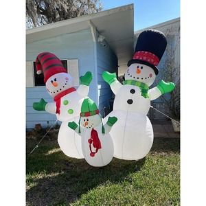 Gemmy Xmas airblown inflatable snowman and family colossal 8 Ft